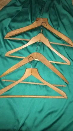 4 κρεμάστρες ,ξύλινες.vintage -Είδη Οικιακής Χρήσης 260655c90b757fe51e55c41b3a8fae82c8b0083b xl