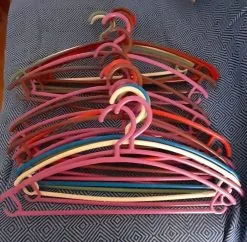 20 πλαστικές κρεμάστρες ρούχων διάφορα χρώματα