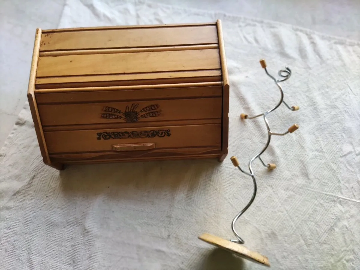 10 ευρώ μαζί κουτί φύλαξης μήκος 42, πλάτος 30, ύψος 18 κ βάση για κούπες υ 46 π 18 διάμετρος στη βάση 15 σε πολύ καλή κατάσταση και τα δύο. 14 10 ευρώ μαζί κουτί φύλαξης μήκος 42, πλάτος 30, ύψος 18 κ βάση για κούπες υ 46 π 18 διάμετρος στη βάση 15 σε πολύ καλή κατάσταση και τα δύο. - Image 12