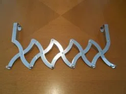 Φορητή Πτυσσόμενη Μεταλλική Κρεμάστρα Πόρτας 6 Θέσεων (μπορεί να επεκταθει μέχρι τα 55 Cm).