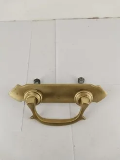 χέρι μπρούτζινο ξύλινης εξώπορτας, εποχής 1930