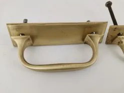 Χέρια μπρούτζινα, πόρτας ξύλινης, εποχής 1930