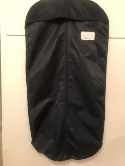 Αυθεντική κοστουμοθήκη Prada