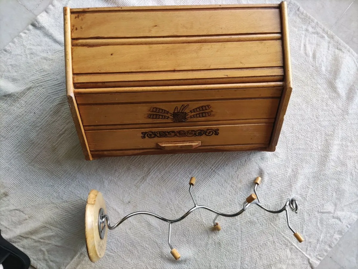 10 ευρώ μαζί κουτί φύλαξης μήκος 42, πλάτος 30, ύψος 18 κ βάση για κούπες υ 46 π 18 διάμετρος στη βάση 15 σε πολύ καλή κατάσταση και τα δύο. 3 10 ευρώ μαζί κουτί φύλαξης μήκος 42, πλάτος 30, ύψος 18 κ βάση για κούπες υ 46 π 18 διάμετρος στη βάση 15 σε πολύ καλή κατάσταση και τα δύο.